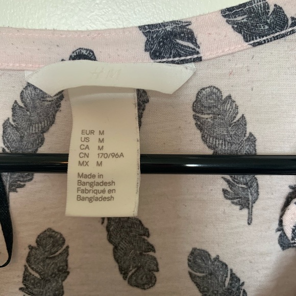 H&M feather too long sleeve - Picture 2 of 5